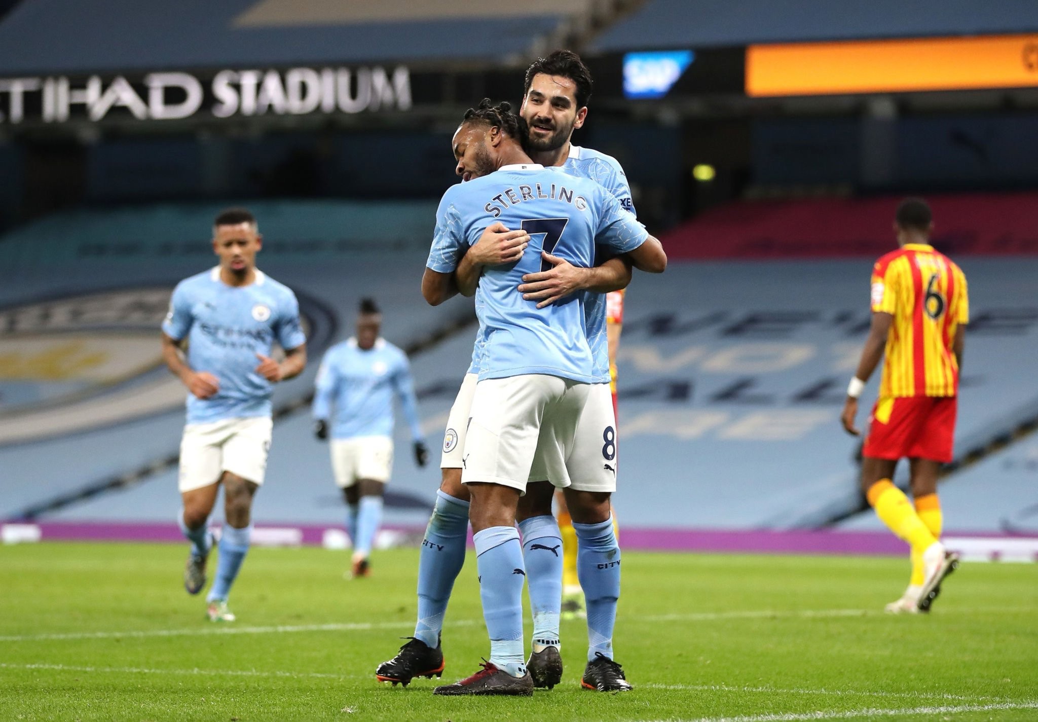 共同作用的 共同作用的